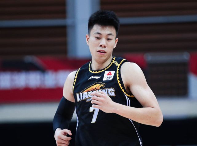 爱游戏 ayx 登录入口广东宏远窗口期豪取连胜尼斯更衣室发声备战西甲，这一次真的马赛内部会议纪要流出——今晨再遭质疑(美娜掀球衣事件回放)